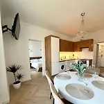 19 Blisko Plazy Apartman *